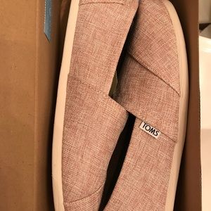 🦋 MAKE AN OFFER 🦋 Women’s Toms Shoes